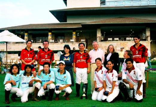 Khun Vichai with participants in the Constitution Cup.