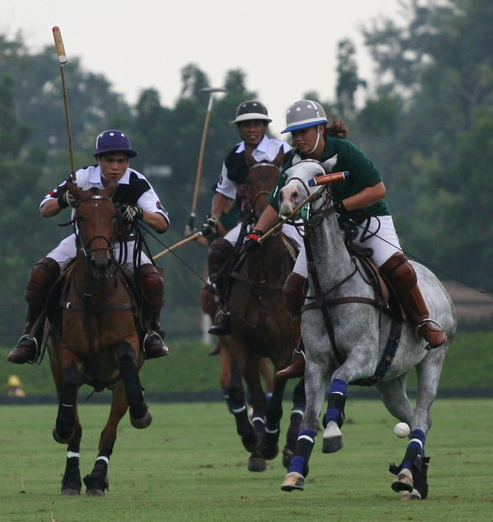 Khun Ploy on attack with Indonesians close behind -- Photo by Khun Chatchaya
