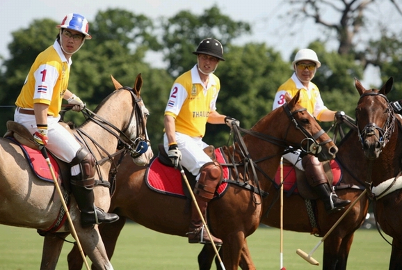 Khun Top and Khun Vichai with Prince William in Chakravarty Cup