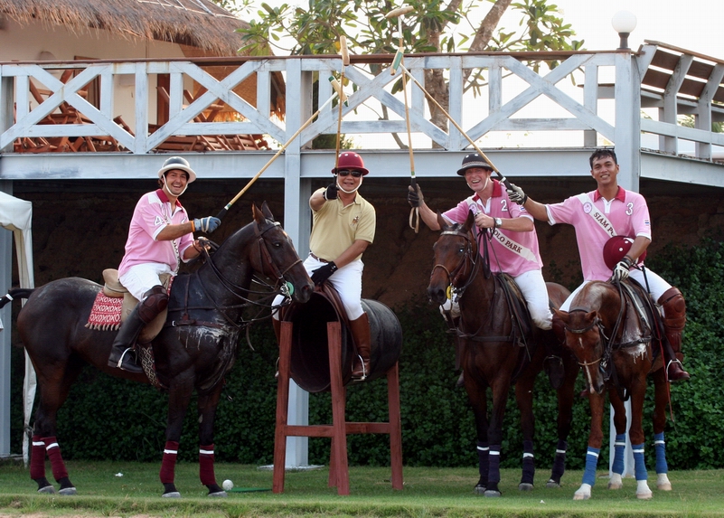 Coach Bowo with his SPP team -- Photo by Chatchaya