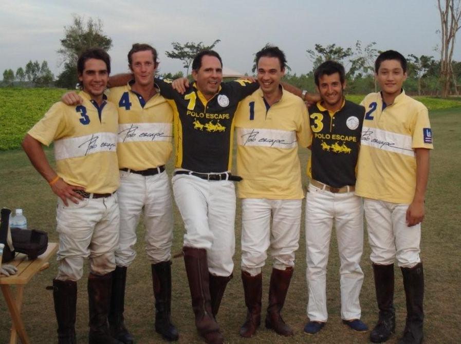 Dubai team in Yellow with some Polo Escape players
