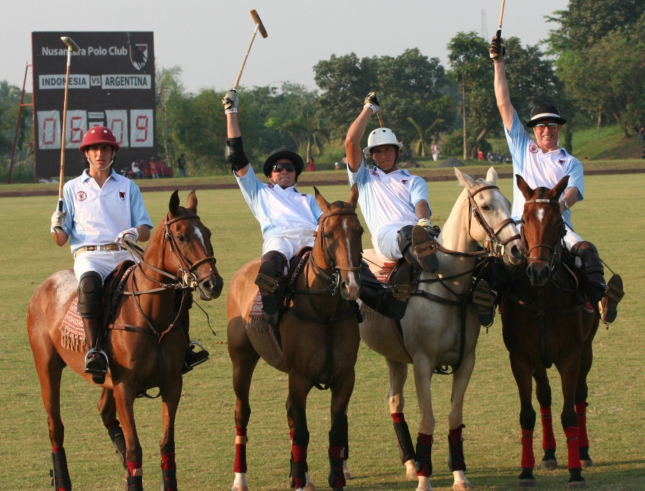 Equipo gaucho rompando las pelotas - Photo by Daninya