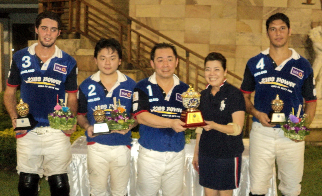 Khun Vichai presented winning trophy by Khun Tuk